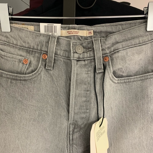 Levi’s - Picture 3 of 3